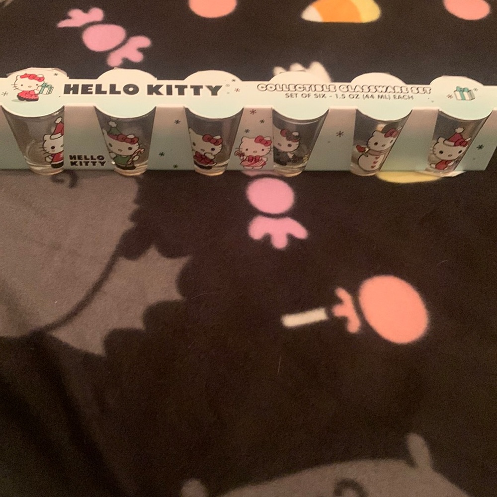 NWT Set of 6 Holiday Hello Kitty Shot Glasses